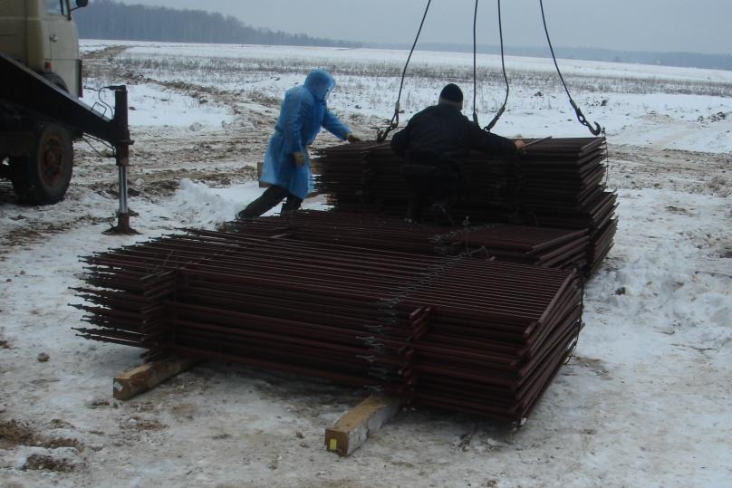 Unloading the fence sections