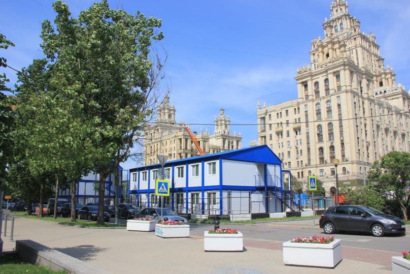 The constructions site is nearby hotel "Ukraine"