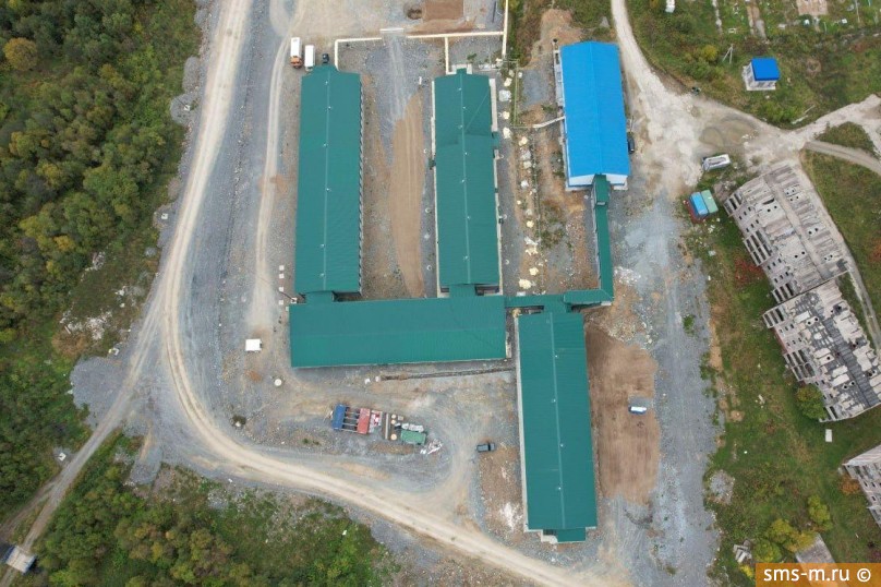 Сверху справа видно новое общежитие