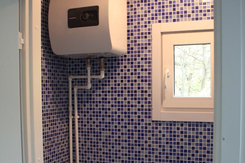 Decorating a bathroom with tiles