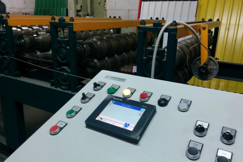 The control panel and the rolling mill