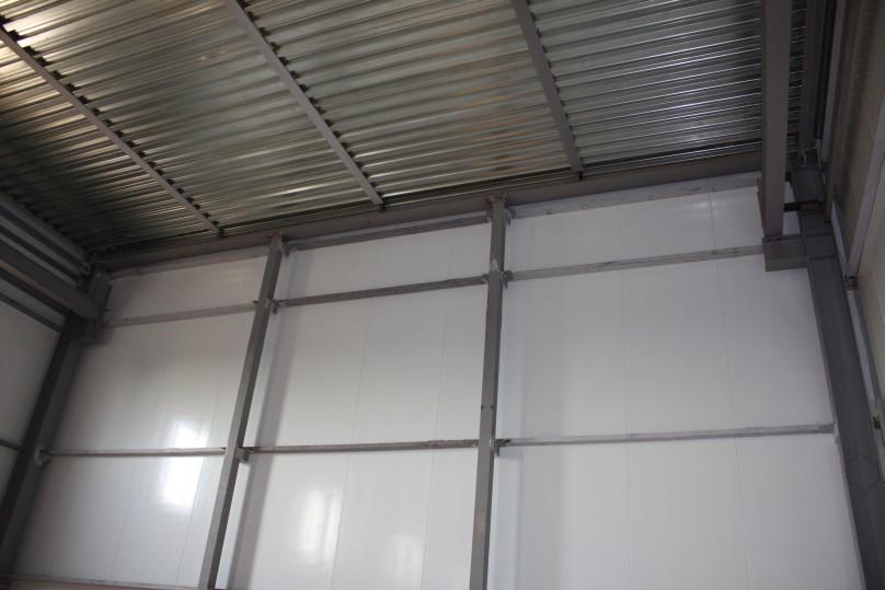 The workshop steel frame finished with sandwich panels