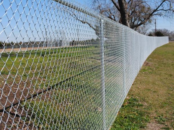 Фото A mesh-netting fence