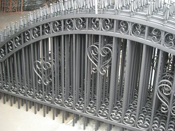 Фото Fence sections with decorative elements