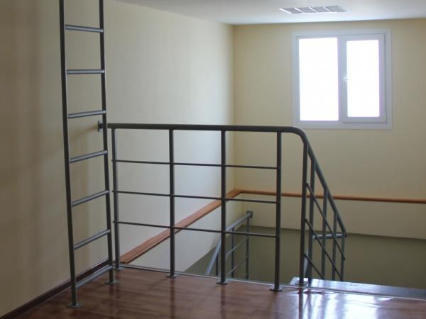 Фото Fencing of the modular building internal staircase