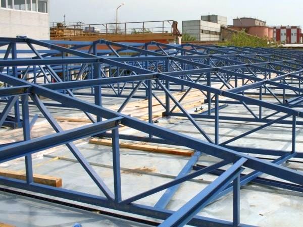 Фото Assembling the modular building roof