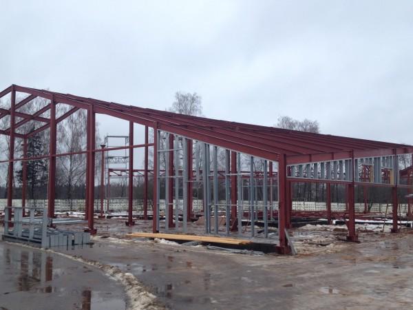 Фото Mounting steel structures of a warehouse