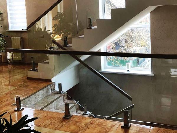 Фото Ограждения для лестниц со стеклом от 8000 руб