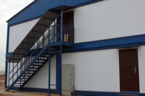 Фото Staircase with a canopy over the march