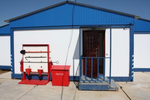 Фото Entrance group with handrails and canopy