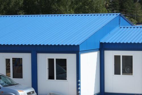 Фото Pitched roof at the modular building and a small vestibule