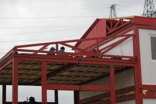 Фото Completing the roof installation