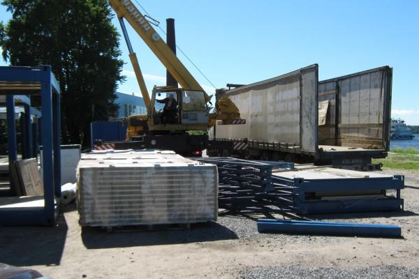 Фото Wall panels and the roof trusses