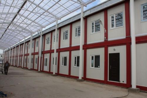 Фото Non-standard trusses installed between two buildings