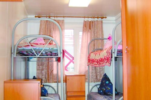 Фото 
A room in a dormitory with bunk beds