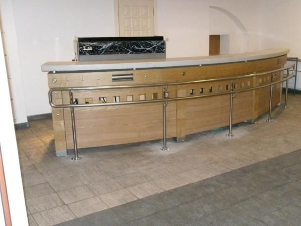 Фото A ramp with a stainless steel railing